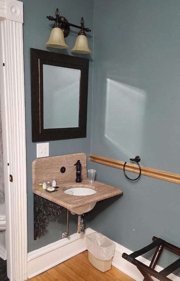 Oaklawn Inn Menomonie Zewnętrze zdjęcie