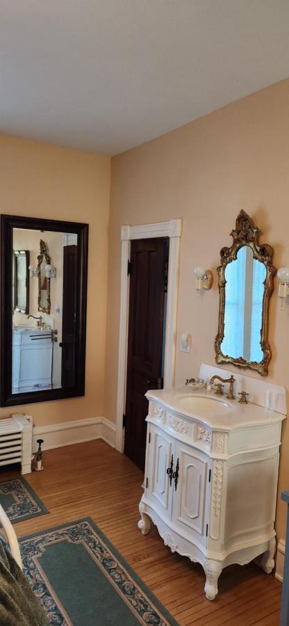 Oaklawn Inn Menomonie Zewnętrze zdjęcie